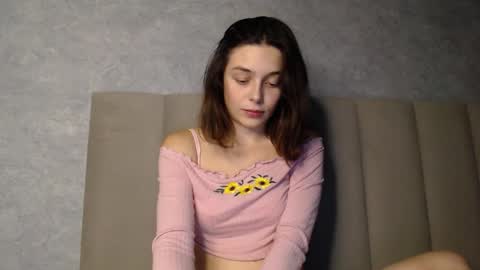 Snapshot of little_mia__ chatting on 21, 10, 2025 Mia Im online every day 1530 PM in New York 2030 PM in London online show from 21, 10, 2025