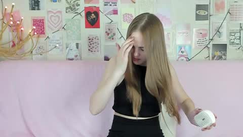 Snapshot of little_radiant_sun chatting on 19, 5, 2026 Kriss online show from 19, 5, 2026