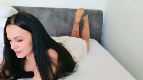 Snapshot of little_red_diamond chatting on 5, 5, 2026 hey im anna online show from 5, 5, 2026