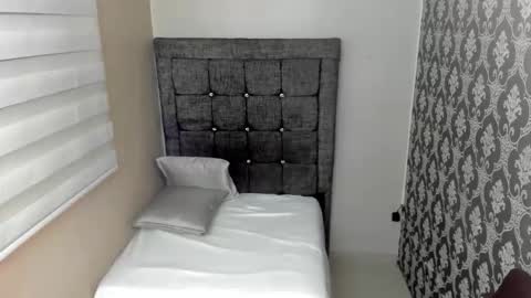 Snapshot of little_sugar18 chatting on 24, 11, 2025 Luisa online show from 24, 11, 2025