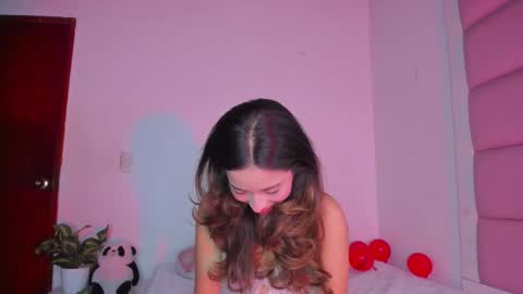 littlee_emma_ online show from 25, 9, 2025