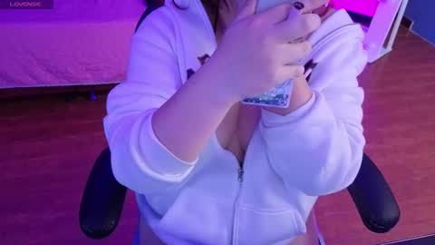 Snapshot of littlee_red chatting on 3, 2, 2026 Angel online show from 3, 2, 2026