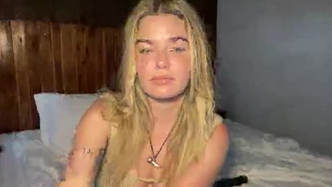 Snapshot of littlemaryjane19 chatting on 26, 5, 2026 Marciabrady online show from 26, 5, 2026