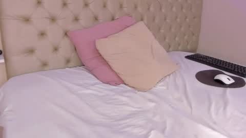 Snapshot of littleoliviia_ chatting on 8, 2, 2025 im olivia IG littleolivia01 online show from 8, 2, 2025