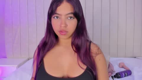 Snapshot of littleoliviia_ chatting on 11, 2, 2025 im olivia IG littleolivia01 online show from 11, 2, 2025