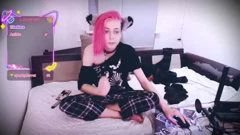 Snapshot of littlepinkcat chatting on 21, 12, 2025 Felix online show from 21, 12, 2025