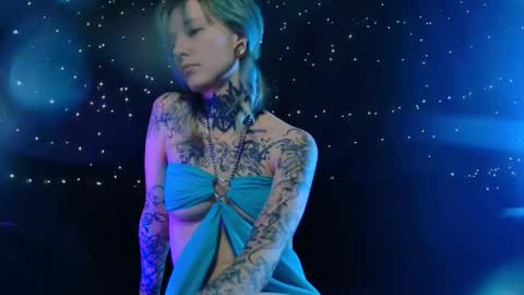 Niki  free tg channel with some photos gifs and info about streams  online show from 22, 12, 2025