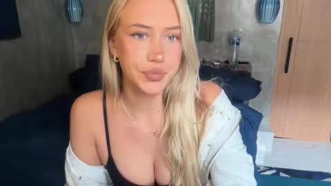 Snapshot of livslifee chatting on 16, 3, 2026 olivia online show from 16, 3, 2026