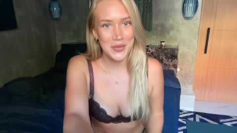 Snapshot of livslifee chatting on 11, 4, 2026 olivia online show from 11, 4, 2026
