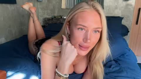 Snapshot of livslifee chatting on 14, 4, 2026 olivia online show from 14, 4, 2026