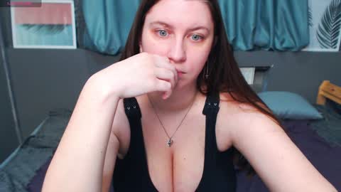 Snapshot of liyasilve chatting on 4, 2, 2025 Liya Silve online show from 4, 2, 2025