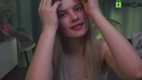 Snapshot of lizbethcoll chatting on 22, 2, 2025 Sunnheart online show from 22, 2, 2025