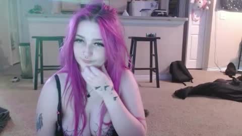 Snapshot of lizz44887 chatting on 14, 12, 2025 Lizz online show from 14, 12, 2025