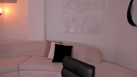 Snapshot of lizzcooper_ chatting on 19, 10, 2025 Lizz online show from 19, 10, 2025
