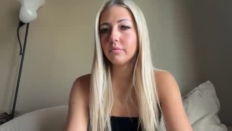 Snapshot of lizzy2bizzy chatting on 18, 6, 2026 lizzy2bizzy online show from 18, 6, 2026
