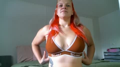 Snapshot of llilacblu chatting on 28, 5, 2026 Lillac online show from 28, 5, 2026