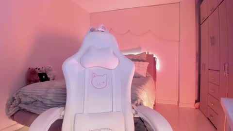 Snapshot of lm_kloeeh chatting on 31, 10, 2025 Kloe see you 28-11  to celebrate my birthday online show from 31, 10, 2025