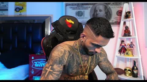 logan_hugh8 online show from 19, 12, 2024