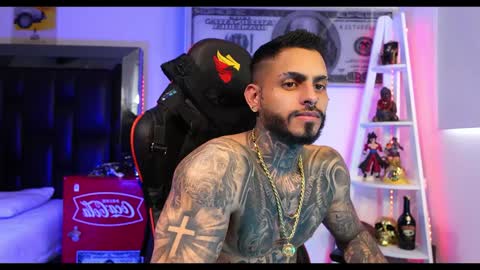 logan_hugh8 online show from 21, 12, 2024