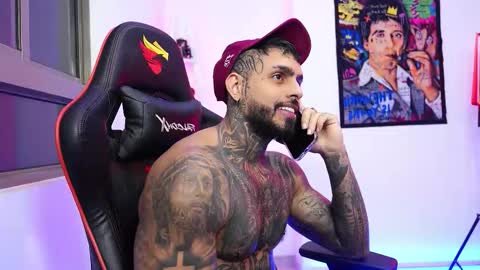 logan_hugh8 online show from 25, 10, 2025