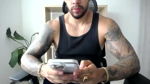 Snapshot of loganhod chatting on 26, 6, 2026 Logan Wolfp online show from 26, 6, 2026