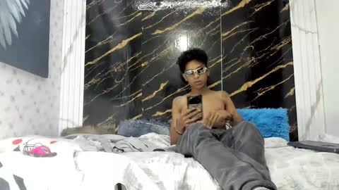 loganjhonson18 online show from 25, 5, 2026