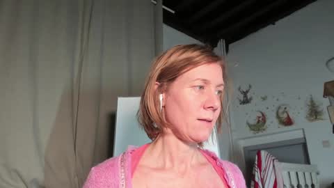 lola_belgium online show from 3, 2, 2025