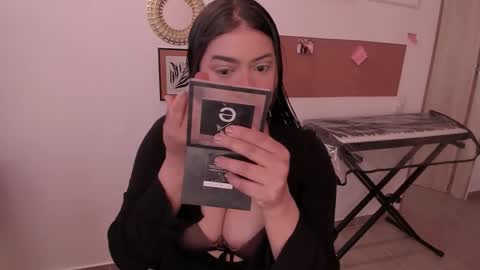 lolaasmith_21 online show from 1, 11, 2025