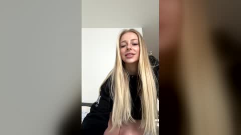 lolacutiex online show from 28, 5, 2026