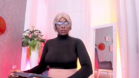 lola online show from 22, 10, 2025