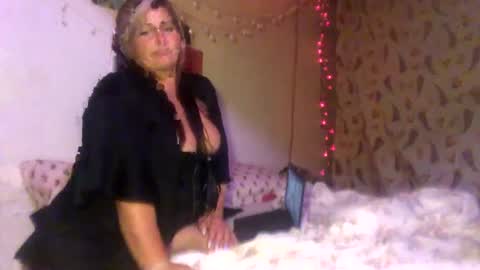 Snapshot of lolamaexoxo chatting on 14, 7, 2026 Lola Mae online show from 14, 7, 2026