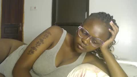 lolamia7 online show from 10, 3, 2025