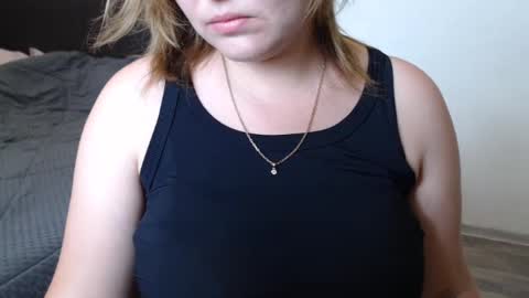 Snapshot of lolamyr chatting on 8, 7, 2026 kiss online show from 8, 7, 2026