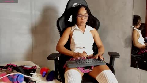 lolareyes1 online show from 18, 2, 2026