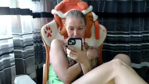 Snapshot of lollifox_1 chatting on 2, 6, 2026 Lisa online show from 2, 6, 2026