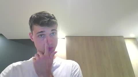 Snapshot of london_tomy chatting on 21, 9, 2025 london_tomy online show from 21, 9, 2025