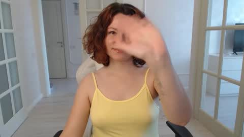 Snapshot of londonmiley chatting on 2, 5, 2026 LondonMiley online show from 2, 5, 2026
