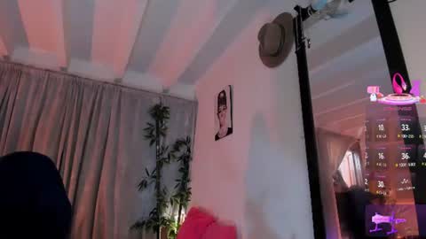 Snapshot of lonely_shewolf chatting on 13, 7, 2026 Jennifer online show from 13, 7, 2026