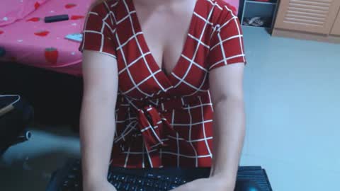 Snapshot of longasiansausage chatting on 15, 10, 2025 TOPwithEXTRABiG online show from 15, 10, 2025