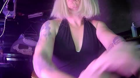 longbeachcd69 online show from 30, 11, 2025