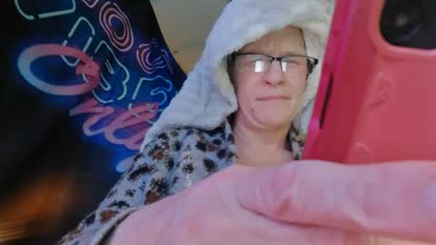 Snapshot of lononcashmere69 chatting on 4, 12, 2024 Londoncashmere69 online show from 4, 12, 2024
