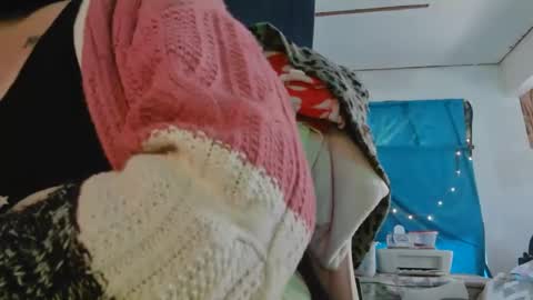 Snapshot of lononcashmere69 chatting on 7, 12, 2024 Londoncashmere69 online show from 7, 12, 2024