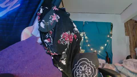 Snapshot of lononcashmere69 chatting on 12, 12, 2024 Londoncashmere69 online show from 12, 12, 2024