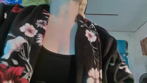 Snapshot of lononcashmere69 chatting on 5, 1, 2025 Londoncashmere69 online show from 5, 1, 2025