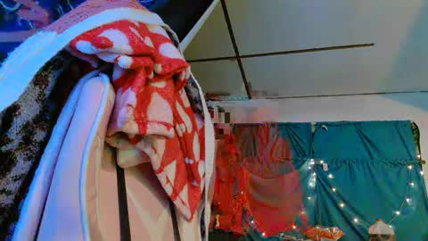 Snapshot of lononcashmere69 chatting on 12, 1, 2025 Londoncashmere69 online show from 12, 1, 2025