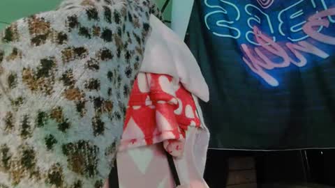 Snapshot of lononcashmere69 chatting on 19, 2, 2025 Londoncashmere69 online show from 19, 2, 2025