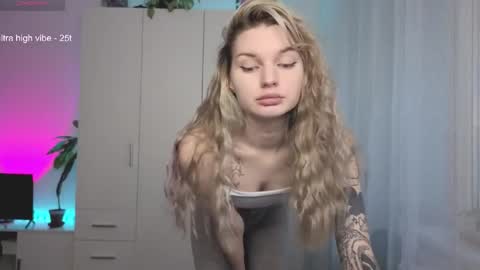 Snapshot of lookluna chatting on 4, 5, 2026 Luna online show from 4, 5, 2026