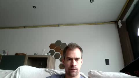 loonelyy online show from 10, 6, 2026