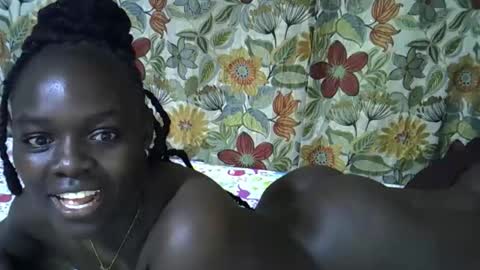 Snapshot of lora_amor chatting on 4, 4, 2026 lora_amor online show from 4, 4, 2026