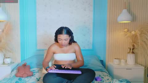 Snapshot of loraine_rios chatting on 20, 5, 2026 Loraine Rios online show from 20, 5, 2026